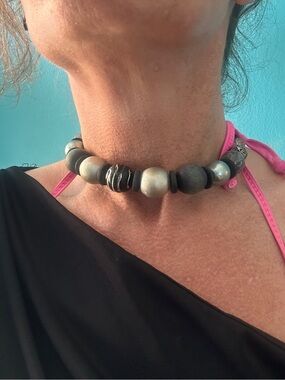 Vtg Chunky Black Gray & Silver Beaded Wire Stretch Choker Necklace